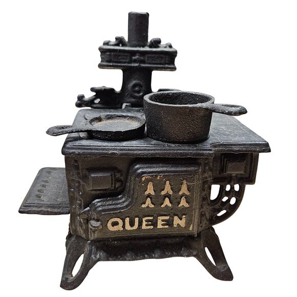 Vintage Queen Cast Iron Child's Toy Salesman Sample Stove Fry Pan Sauce Pan - Picture 1 of 11